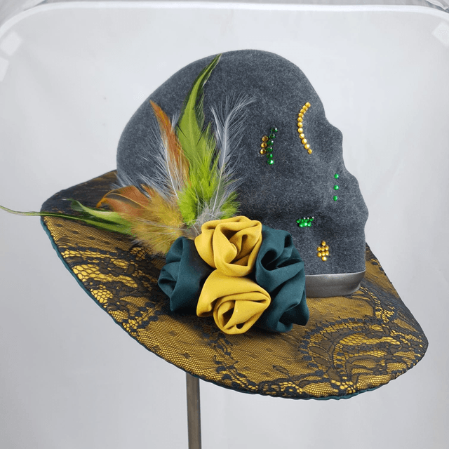 Chapeau Crâne jaune, vert et gris