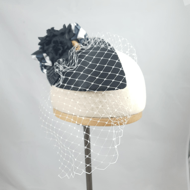 Fascinator goutte - Noir à voilette et crâne 