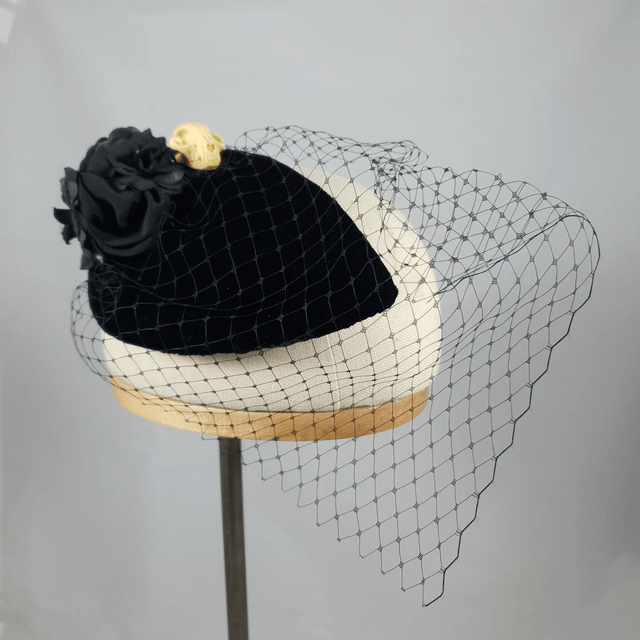 Fascinator goutte noir avec crâne