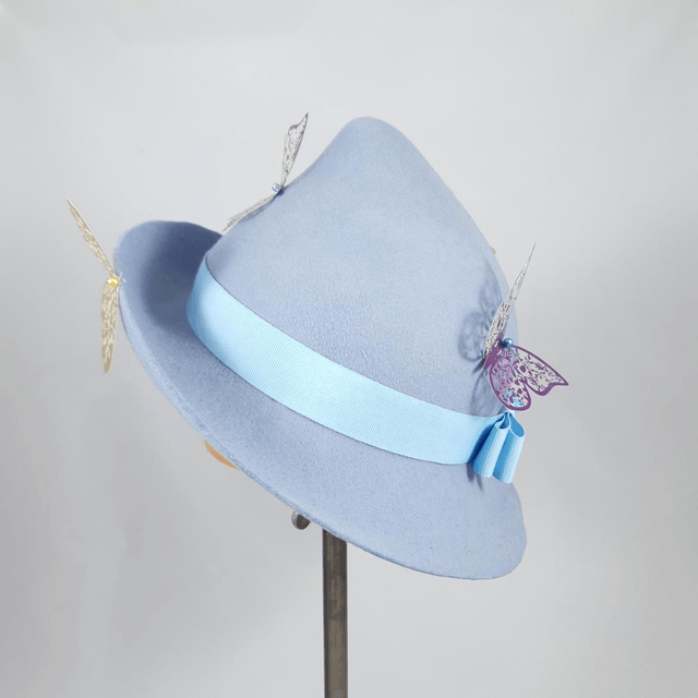 Chapeau Flower bleu ciel à papillons
