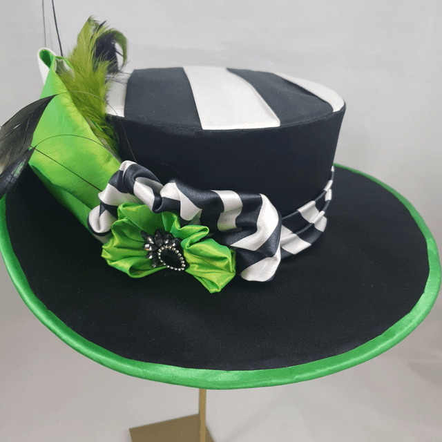Midi canotier à penne relevée noir et blanc