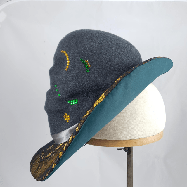 Chapeau Crâne jaune, vert et gris
