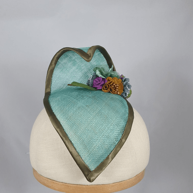Fascinator en sinnamay lagoon