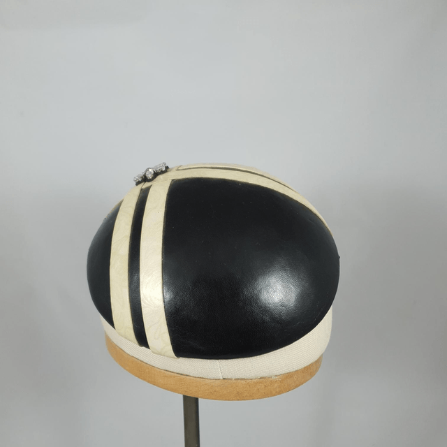 Petit chapeau rond en cuir