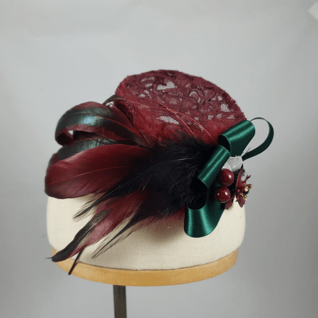 Fascinator en dentelle moulée bordeaux