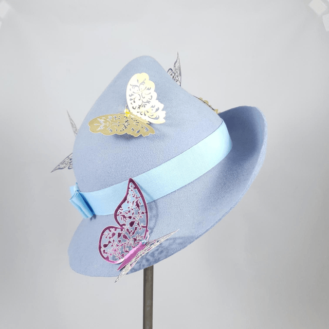 Chapeau Flower bleu ciel à papillons