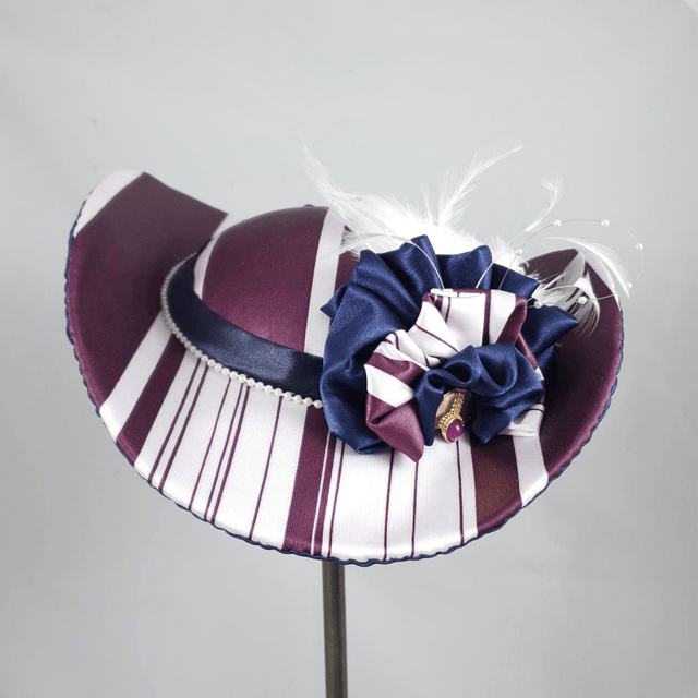 Capeline victorienne blanche et pourpre