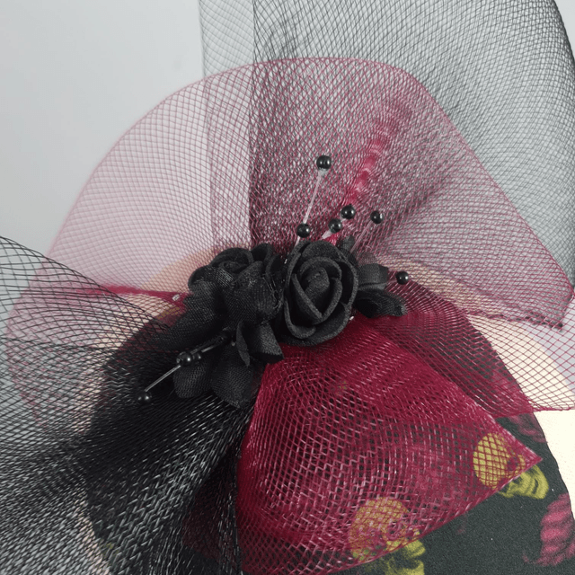 Fascinator goutte - Noir avec crin et têtes de mort