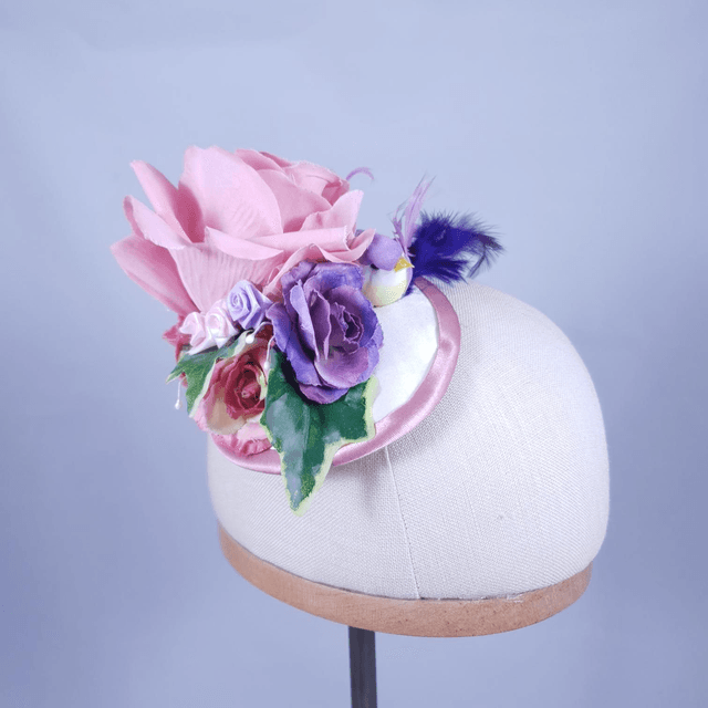 Fascinator rond avec oiseau