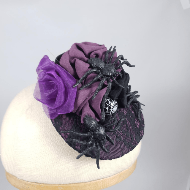 Fascinator rond araignées noir et pourpre