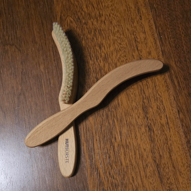 Brosse à chapeaux