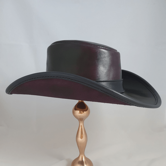 Cowboy en cuir pourpre