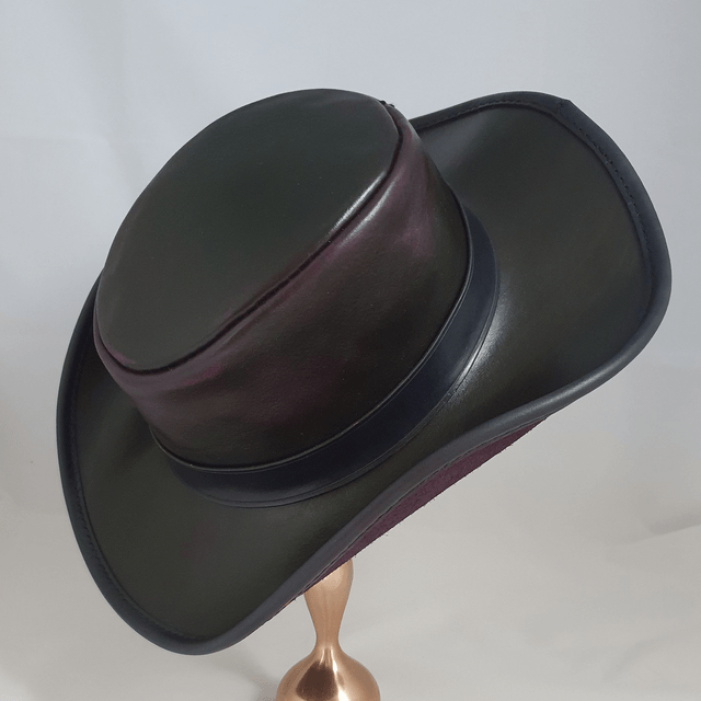 Cowboy en cuir pourpre