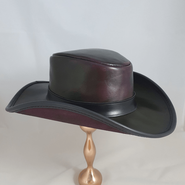 Cowboy en cuir pourpre