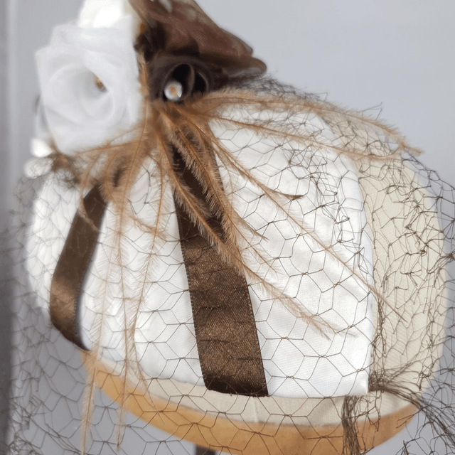 Fascinator goutte de mariée blanc et chocolat