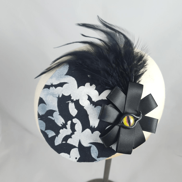Fascinator rond chauves souris et oeil de chat
