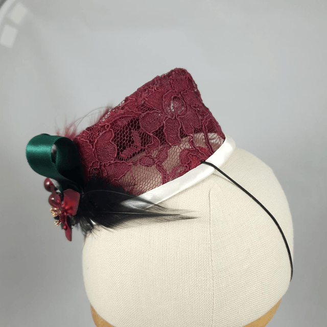 Fascinator en dentelle moulée bordeaux