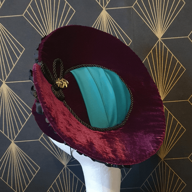 Midi capeline déconstruite pourpre et turquoise