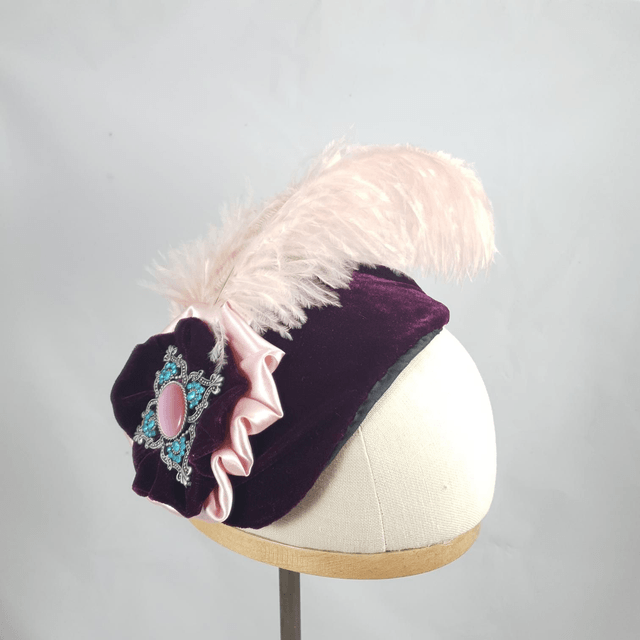 Fascinator bandeau à cocarde et plume d'autruche