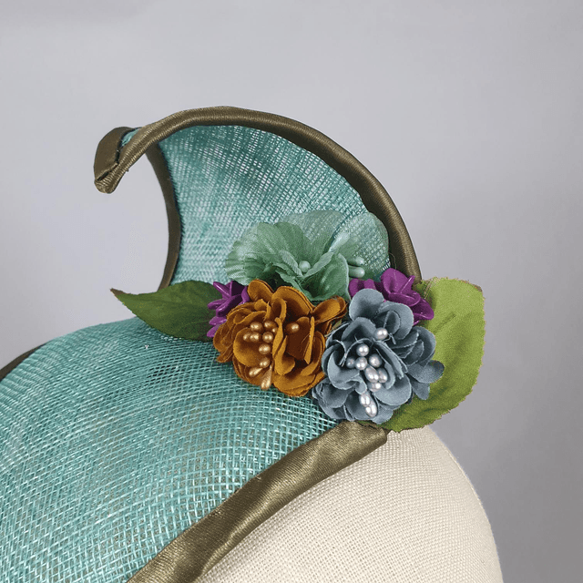Fascinator en sinnamay lagoon