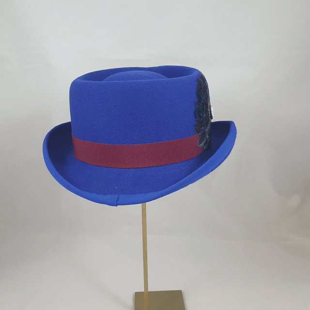 Trilby bleu et bordeau