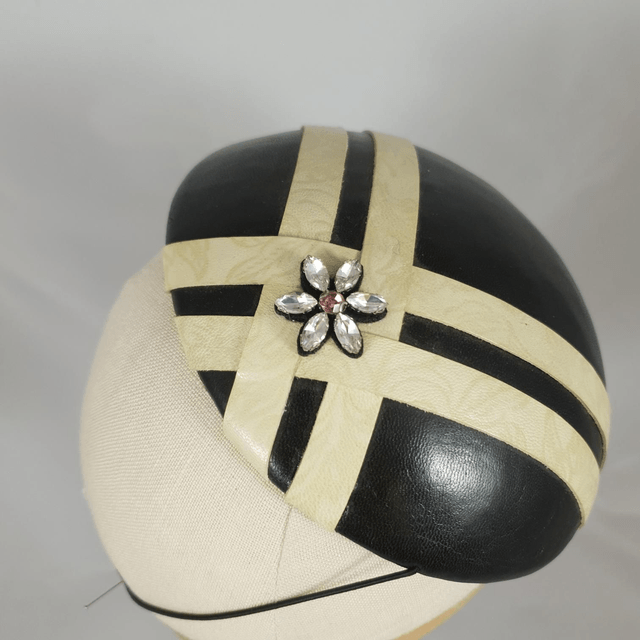 Petit chapeau rond en cuir