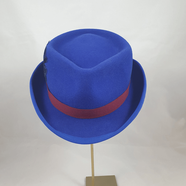 Trilby bleu et bordeau