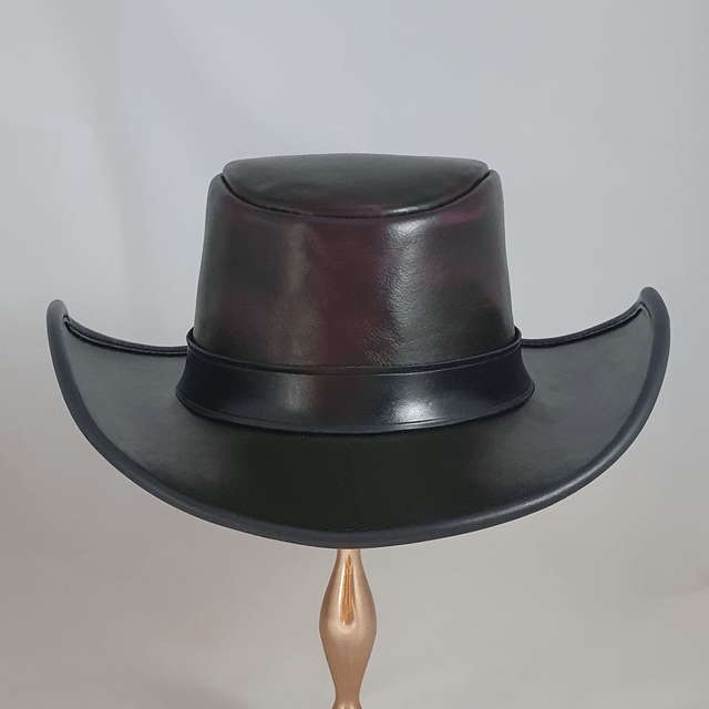 Cowboy en cuir pourpre
