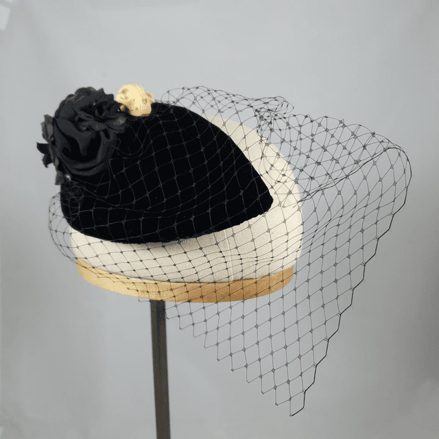 Fascinator goutte noir avec crâne