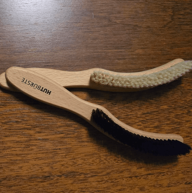 Brosse à chapeaux