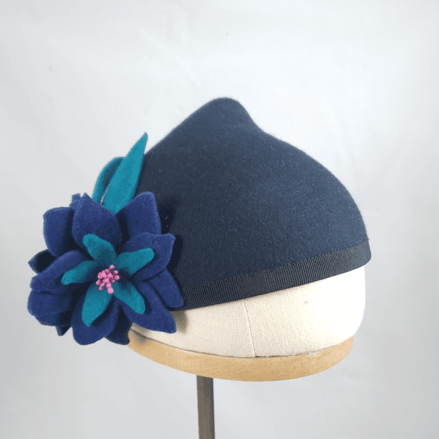 Petit chapeau fleuri