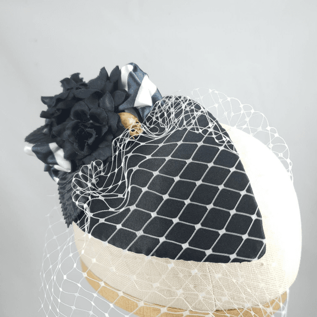 Fascinator goutte - Noir à voilette et crâne 