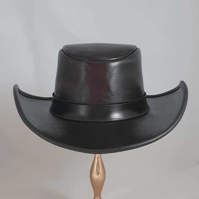 Cowboy en cuir pourpre